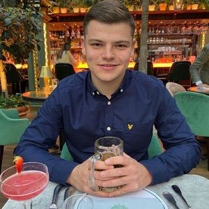 Meet your Posher, Lee